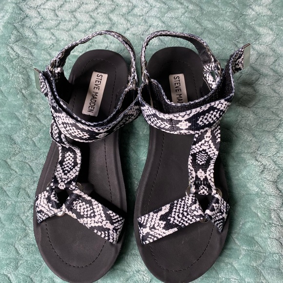 Cute Steven Madden Sandals - Picture 3 of 5